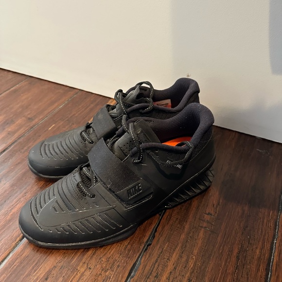 Nike Shoes - Nike Flywire lifting shoes men’s sz 7 fit wmns sz 9